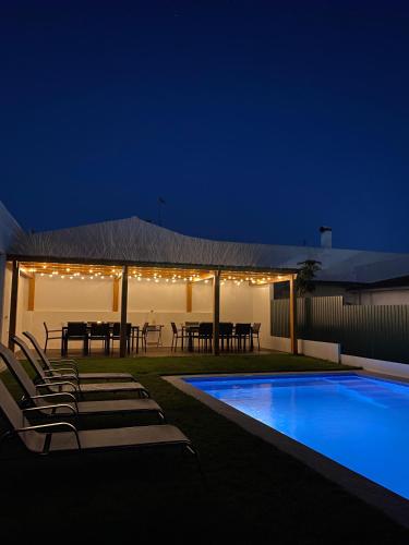 Casa do Mural - Heated Pool, Games Room & Beaches!