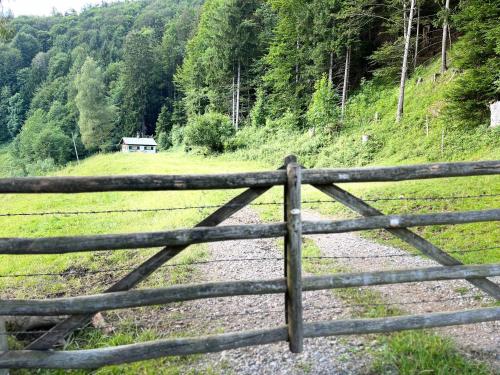 a wooden fence in front of a field at Siebenschläferhütte in Buchenberg
