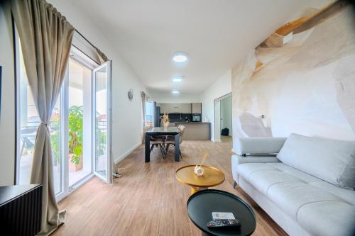 Luxury apt near beach w big terrace and sea view