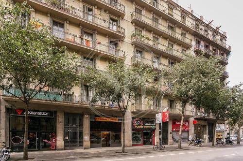 Spacious Eixample Stay Near Metro and Attractions