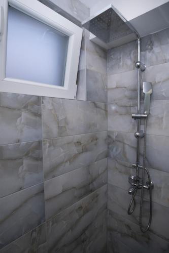 Un baño de Inaya Apartman Free Parking