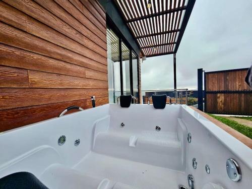 Φωτογραφία από το άλμπουμ του Montecielo Lodge 41 - Jacuzzi y Vista Piedra Peñol σε El Peñol