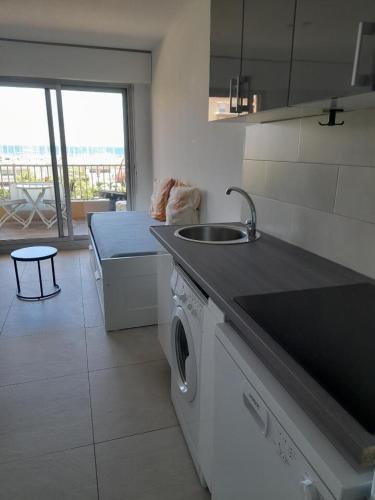 Photo de la galerie de l'établissement Studio vue mer Port de Hyères, à Hyères