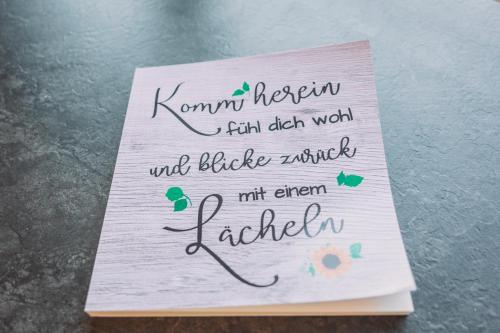 a handwritten note sitting on top of a table at Bungalow Donaublick mit Pool und Garten in Sankt Nikola an der Donau