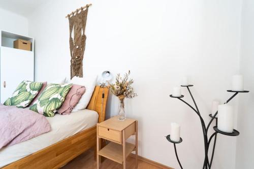 Una cama o camas en una habitación de Rustic Apartment in Brno Husovice