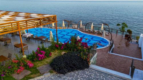 Bazén v ubytování Feniks Priority Hotel nebo v jeho okolí