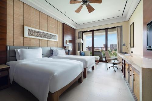 Ένα ή περισσότερα κρεβάτια σε δωμάτιο στο Crowne Plaza Sanya City Center by IHG