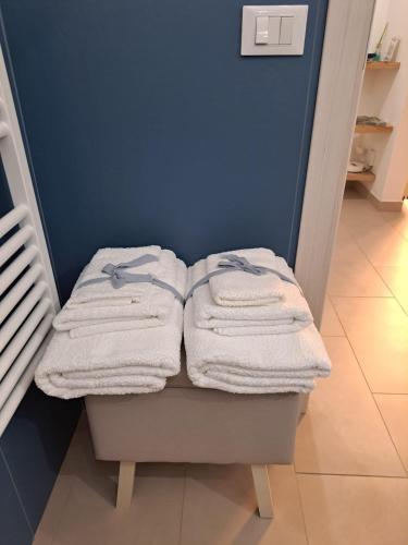 a pile of towels sitting on a bench in a room at Futtitinni Home casamia in Palermo
