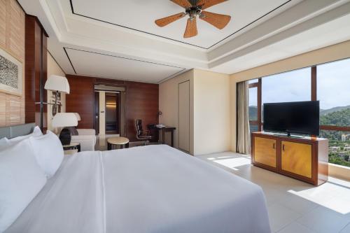 Μια τηλεόραση ή/και κέντρο ψυχαγωγίας στο Crowne Plaza Sanya City Center by IHG