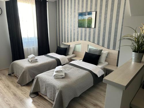 Posteľ alebo postele v izbe v ubytovaní H-T-L Apartamenty Junior