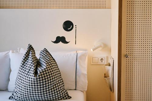 Una cama o camas en una habitación de TOC Hostel Barcelona
