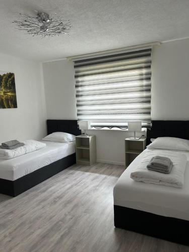 Postel nebo postele na pokoji v ubytování Neubau Schmidt 4 Zimmer Kassel Autobahn