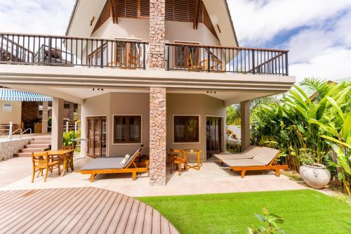 Rõdu või terrass majutusasutuses Villa Source D'Argent
