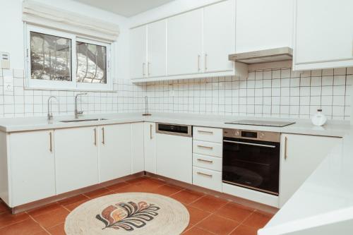 Dapur atau dapur kecil di Villa Heliopetra