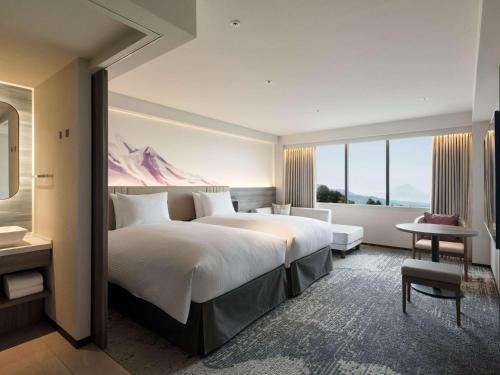 Postel nebo postele na pokoji v ubytování Grand Mercure Yatsugatake Resort & Spa