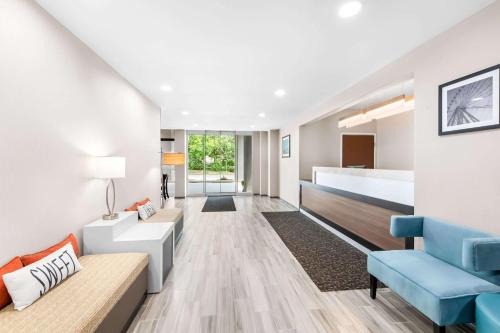 Zona de estar de Sleep Inn & Suites Pigeon Forge Downtown