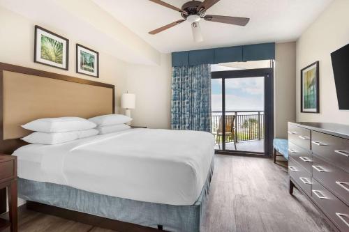 Postel nebo postele na pokoji v ubytování Hilton Grand Vacations Club Anderson Ocean Myrtle Beach
