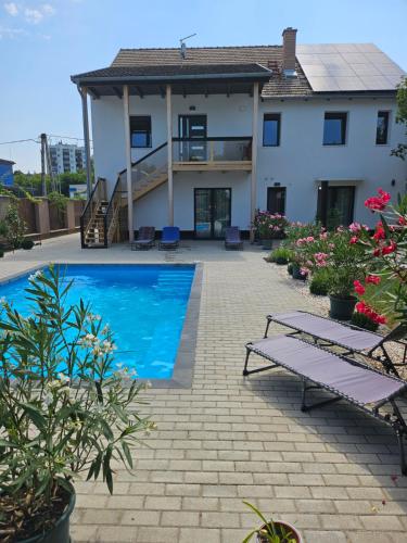 Bazén v ubytovaní Studio apartmen alebo v jeho blízkosti