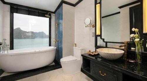 Koupelna v ubytování Hanoi Win Hotel & Travel