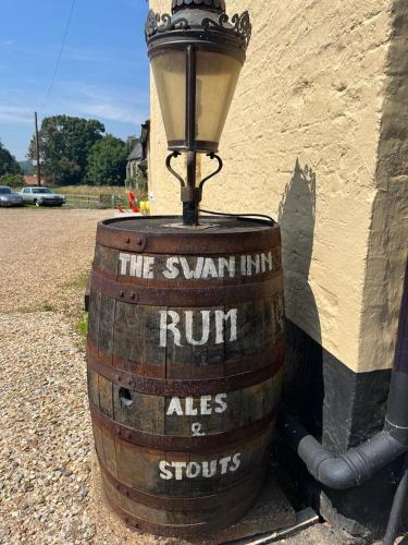 Φωτογραφία από το άλμπουμ του The Swan Inn σε Γούντμπριτζ