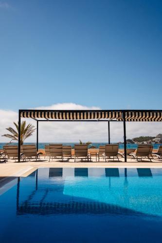 Bazén v ubytování Secrets Mallorca Villamil Resort & Spa - Adults Only (+18) nebo v jeho okolí