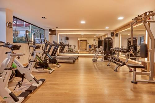 Fitness centrum a/nebo fitness zařízení v ubytování Secrets Mallorca Villamil Resort & Spa - Adults Only (+18)