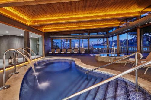 Bazén v ubytování Secrets Mallorca Villamil Resort & Spa - Adults Only (+18) nebo v jeho okolí