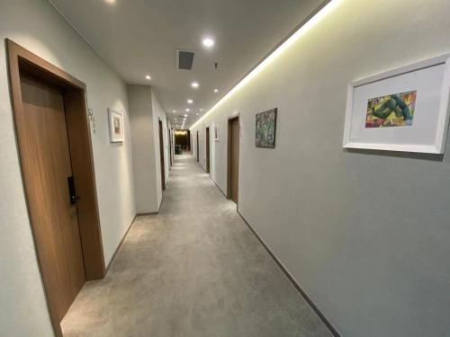 Galeriebild der Unterkunft Puzzle Hotel Guangzhou Fenghuang New Village Subway Station in Guangzhou