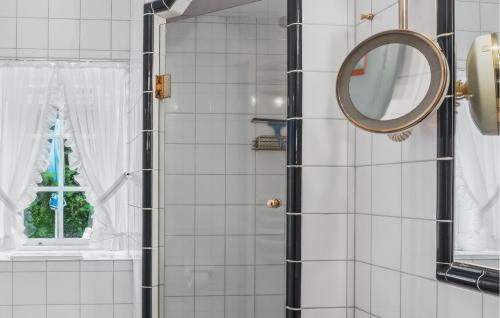 Ένα μπάνιο στο 1 Bedroom Amazing Apartment In Dagebüll