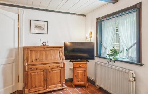 Μια τηλεόραση ή/και κέντρο ψυχαγωγίας στο Lovely Apartment In Dagebüll With Wifi