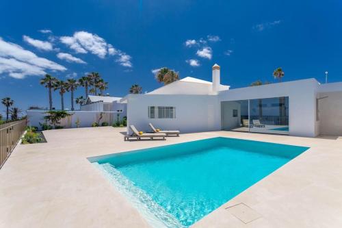 Ocean Bliss Beautiful Villa with Pool and Sea Views