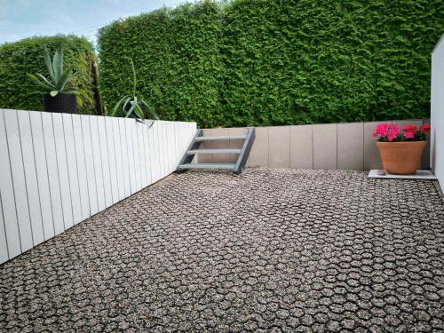 a garden with a white fence and a staircase at Elpo House in Neveronys