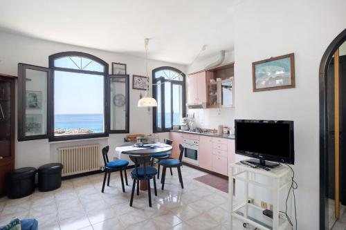 Η κουζίνα ή μικρή κουζίνα στο Wonderful flat by sea chez Monique