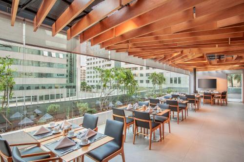 Un restaurant sau alt loc unde se poate mânca la Meliá Brasil 21