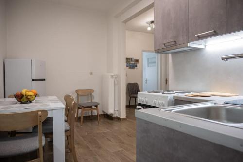 Erato Cosy Apartment by Home SH