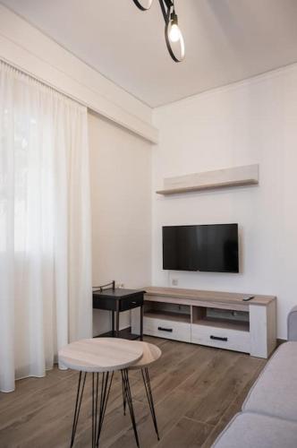 Erato Cosy Apartment by Home SH