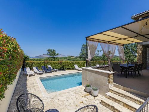 Πισίνα στο ή κοντά στο Villa Morgan by Interhome