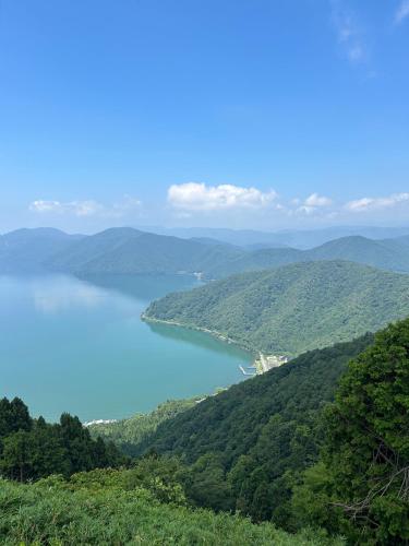 ゲストハウスの近くで見られる自然の景観