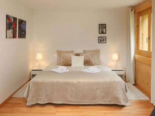 Apartment Les Mayens 3-2 by Interhomeにあるベッド