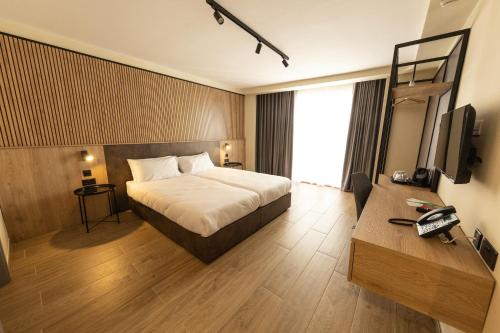 Postel nebo postele na pokoji v ubytování East Sliema Suites