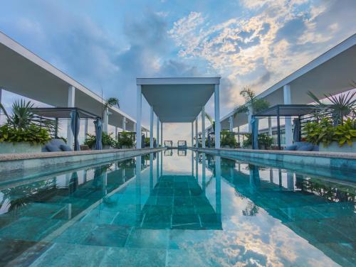 a swimming pool in the middle of a building at Hotel Mio Riviera Nayarit - Adults Only in Nuevo Vallarta 