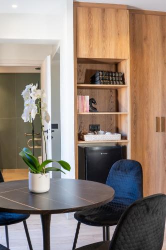 a dining room with a table and chairs at Ammos Eco Residence in Karteros