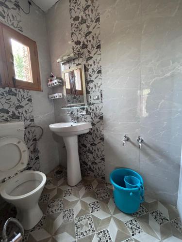 Ένα μπάνιο στο Zikra HomeStay