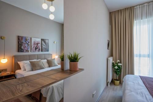 Postel nebo postele na pokoji v ubytování Stylish Urban Apt- Soak Up The City's Vibes