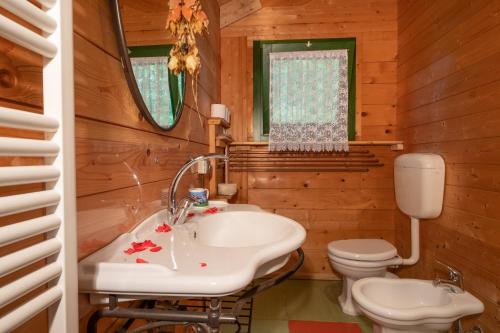 Koupelna v ubytování Agriturismo Biologico La Buona Terra