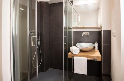 Borgo Santa Croce Apartment by Mamo Florence