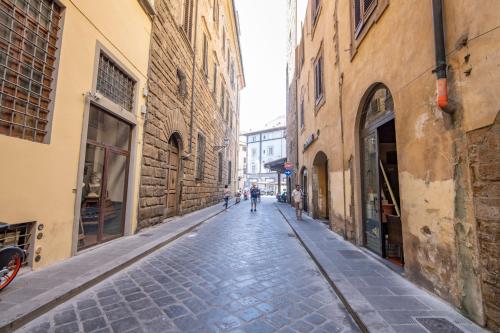 Borgo Santa Croce Apartment by Mamo Florence