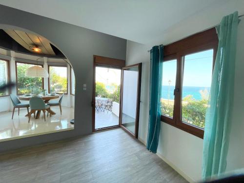 NAOS-Sea front vacation rental by Chania center