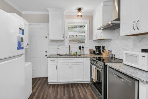 Køkken eller tekøkken på Capes Cottage - 1BR Near USC