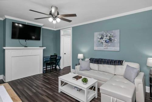 a living room with a white couch and a ceiling fan at Hollywood Hideaway - 1BR 1BA in Columbia